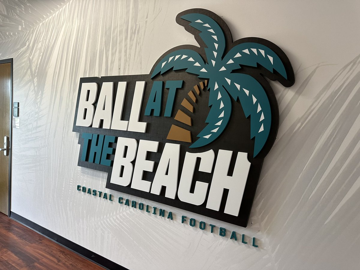 Had a great workout yesterday <a href="/CoastalFootball/">Coastal Football</a>. Thank you to <a href="/Aidan_Panni_/">Aidan Panni</a> for having me and I can’t wait to be back this fall!
<a href="/HKA_Tanalski/">Adam</a> 
<a href="/4thDownU/">4th Down University™️</a> 
<a href="/CoachEP_OHS/">Coach EP</a>