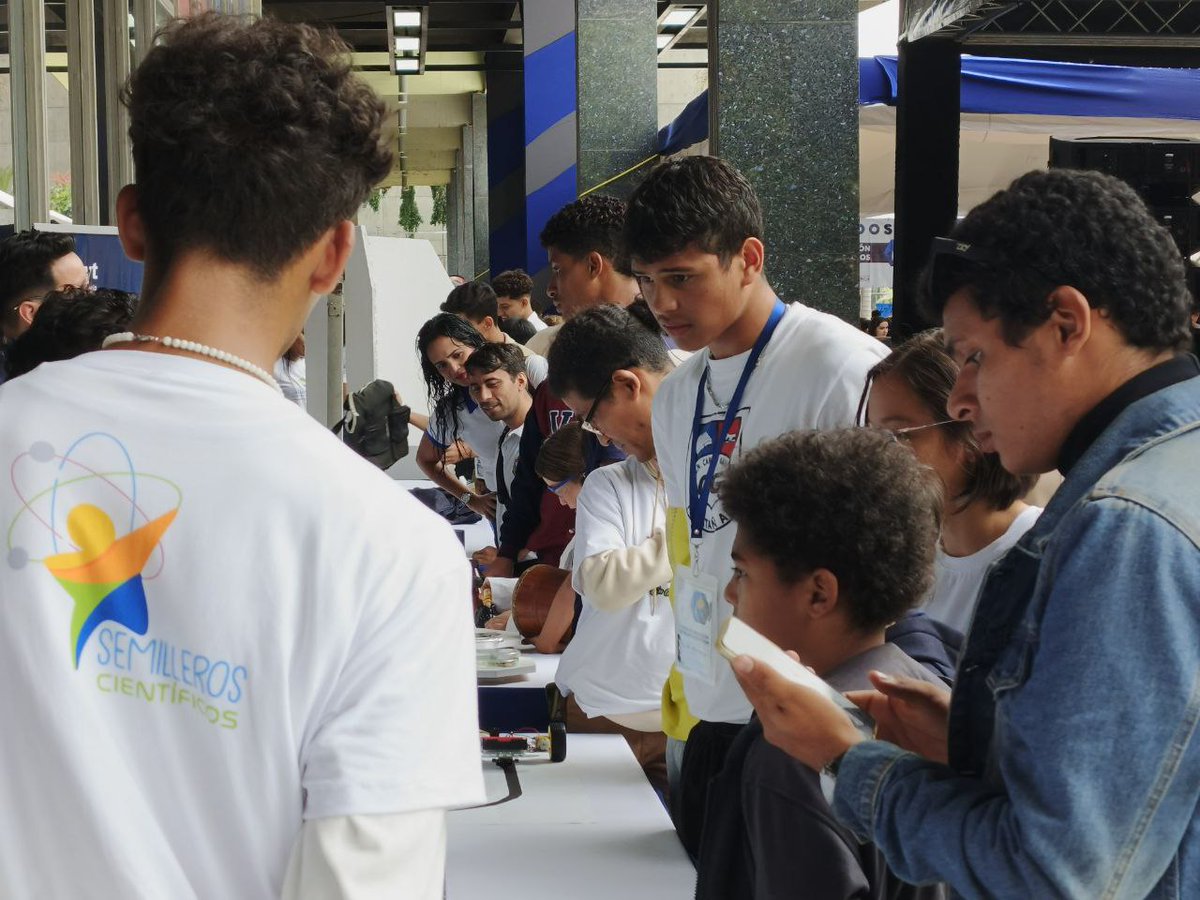 FundacionCendit's tweet photo. En el stand de Cendit, los niños manipularon el Mesón Educativo Naminá, aprendiendo sobre electricidad, voltaje, resistencia y más. 

¡La ciencia es divertida! 
#Cendit #EducacionCientifica #Miranda

https://t.co/xY55CkFCzO https://t.co/n7WVViMVkL