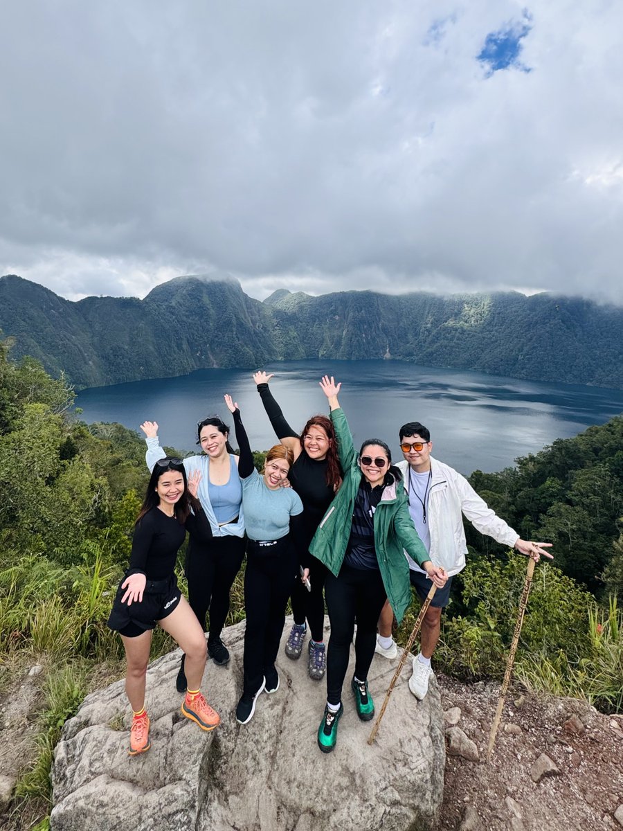 kimooooochii's tweet photo. I think I’m in love with nature and it’s all worth it. ⛺️🍃⛰️🛶 #holonized #lakeholon https://t.co/iEglZH4GmP