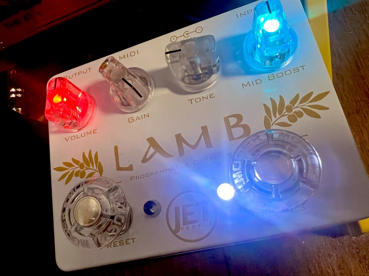 気になってたJET PedalsのLAMB届いた！予想以上にすごくいい！
こうなるとLIONも欲しくなるよねぇ。
海外からだから送料と関税だけでエフェクターもう一個買えるやで！！