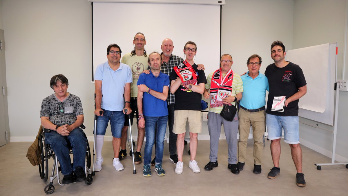 FundacionSERorg's tweet photo. #EchalePapas @Omc_Radio #Centenario @RayoVallecano con @ipatolorente #noesfieraparadomar @javipotes1977 y Lázaro #DiscapRayo Benito y Jose Mari veteranos #RayoVallecano conoce su historia, hacer un #Rayo mas accesible y que es ser #Rayo escúchales en https://t.co/iyl8NSvWDU https://t.co/WuK6b19lgu