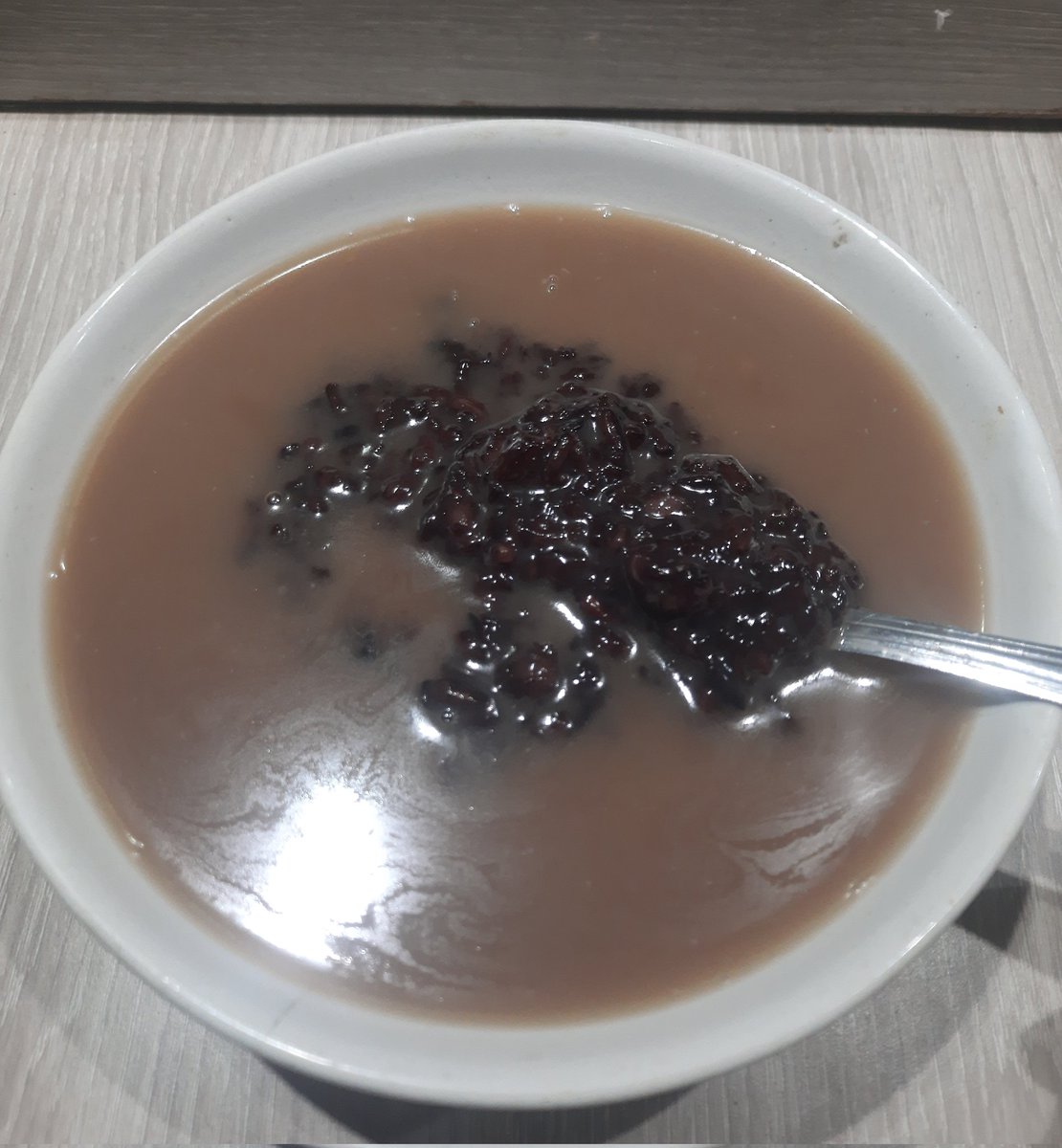awaskeepincute's tweet photo. Bubur ketan item >>>>> bubur kacang ijo https://t.co/gG3mL2EwWS
