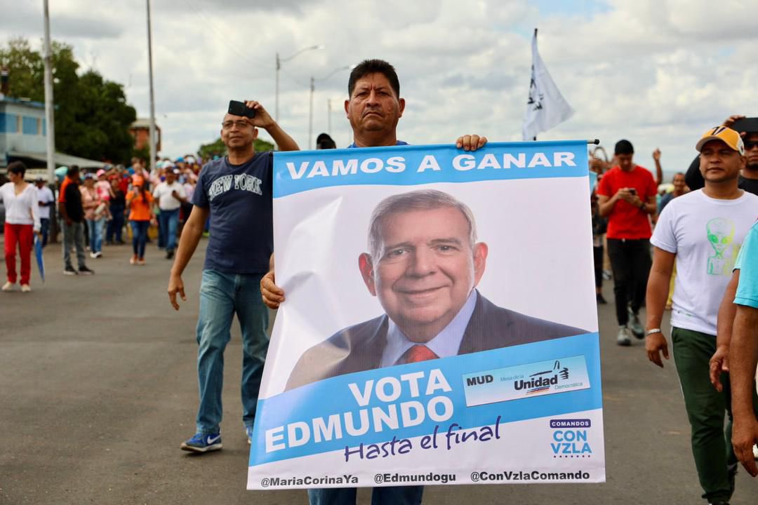 richardhblanco's tweet image. Feliz Lunes X, sigamos organizados para lograr el éxito con Edmundo González y María Corina Machado este 28 de Julio. 🇻🇪

FOCO 💡 ¡Van a volver! 🙏🏻🇻🇪

#Sambil #Caracas #Venezuela