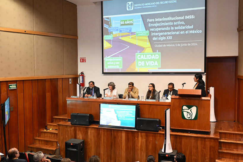 AntequeraDiario's tweet photo. El IMSS realizó el Foro Interinstitucional Envejecimiento activo, con el objetivo de contribuir a la reflexión sobre el compromiso social y responsabilidad de las instituciones públicas en la promoción de un proceso de envejecimiento digno.
https://t.co/fn0pUE3VRE https://t.co/UUswuXc1se