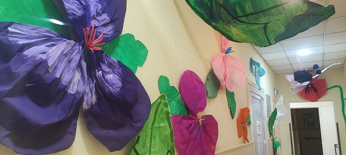 Avui a <a href="/Olivaret/">Residència Olivaret</a> començen les nostres #FestesMajors!!!!🪅🎉🎊🎊. Amb un programa per tirar coets!!!
Avui, pregó d'inici de festa i seguidament espectacle de Jotes!!! Demà seguim amb jocs populars i paella de germanó 🔥🪅🎉 <a href="/AssociacioAcad/">AssociacióACAD</a>