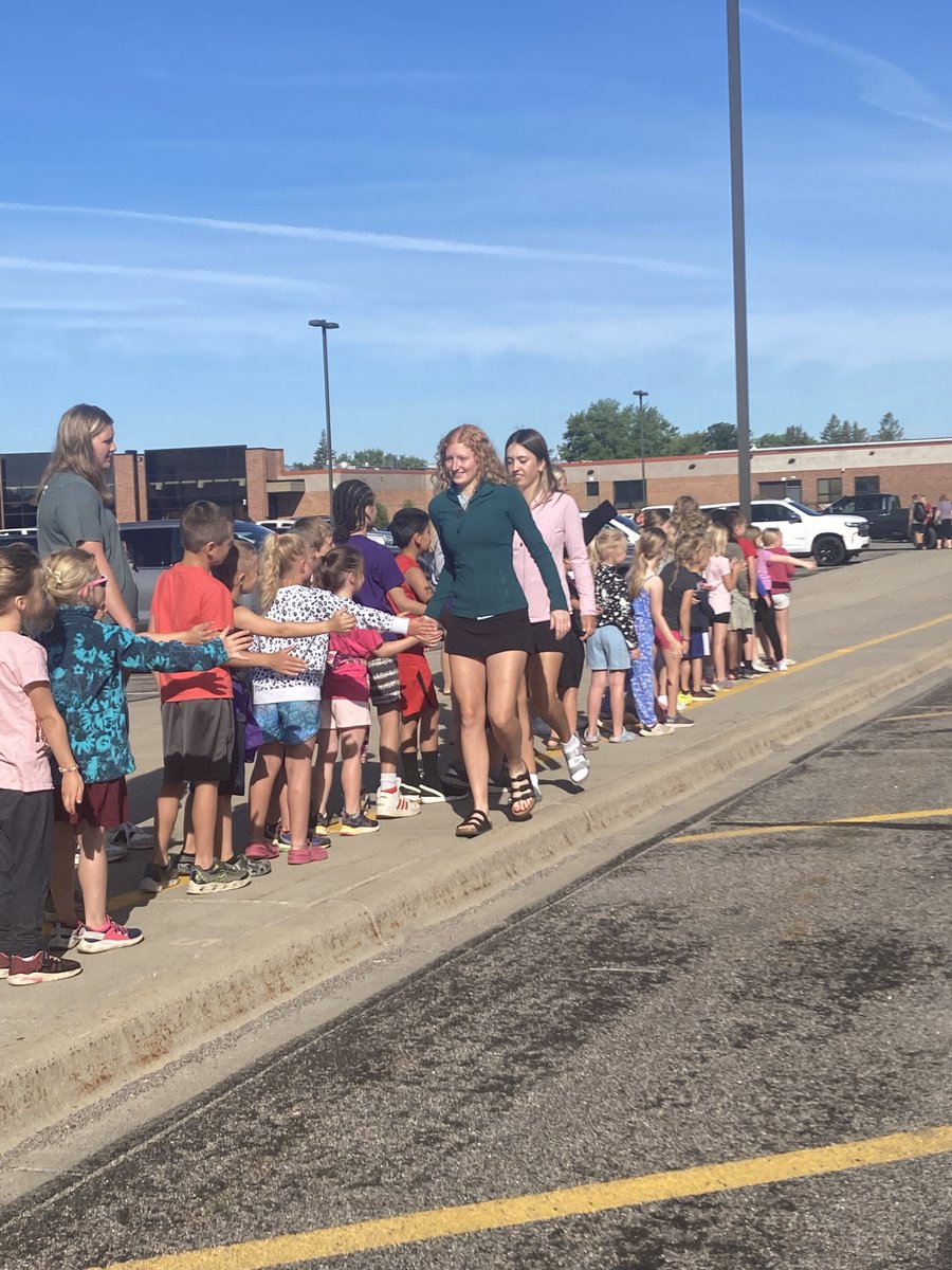 ISD745's tweet photo. PURPLE PRIDE STATE SEND OFF!! 💜
Good luck to the Albany Boys and Girls Golfers in their State MSHSL Meet! 🐾PURPLE PRIDE!! 

More information at:
https://t.co/2tZIruV71Y
#PurplePrideStateSendOff #PurplePride #HuskiesPullTogether https://t.co/jCQcMhApcP