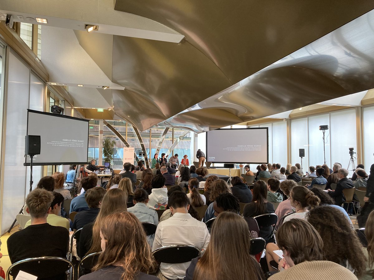 CLEMI (@leclemi) on Twitter photo "Jeunesse (dés)informée, jeunesse (dés)engagée?"
Débat autour de deux études portant sur les pratiques informationnelles des jeunes dans le cadre du projet européen <a href="/DEFACTO_UE/">DE FACTO</a>
➡️clemi.fr/actualite/prat…
<a href="/L_Cordonier/">Laurent Cordonier</a> <a href="/ArnauddMercier/">Arnaud Mercier</a> <a href="/LouedecYouenn/">Youenn Louedec Debroise</a> @asso_jetsdencre <a href="/ClemiLille/">CLEMI LILLE</a> "Jeunesse (dés)informée, jeunesse (dés)engagée?"
Débat autour de deux études portant sur les pratiques informationnelles des jeunes dans le cadre du projet européen <a href="/DEFACTO_UE/">DE FACTO</a>
➡️clemi.fr/actualite/prat…
<a href="/L_Cordonier/">Laurent Cordonier</a> <a href="/ArnauddMercier/">Arnaud Mercier</a> <a href="/LouedecYouenn/">Youenn Louedec Debroise</a> @asso_jetsdencre <a href="/ClemiLille/">CLEMI LILLE</a>