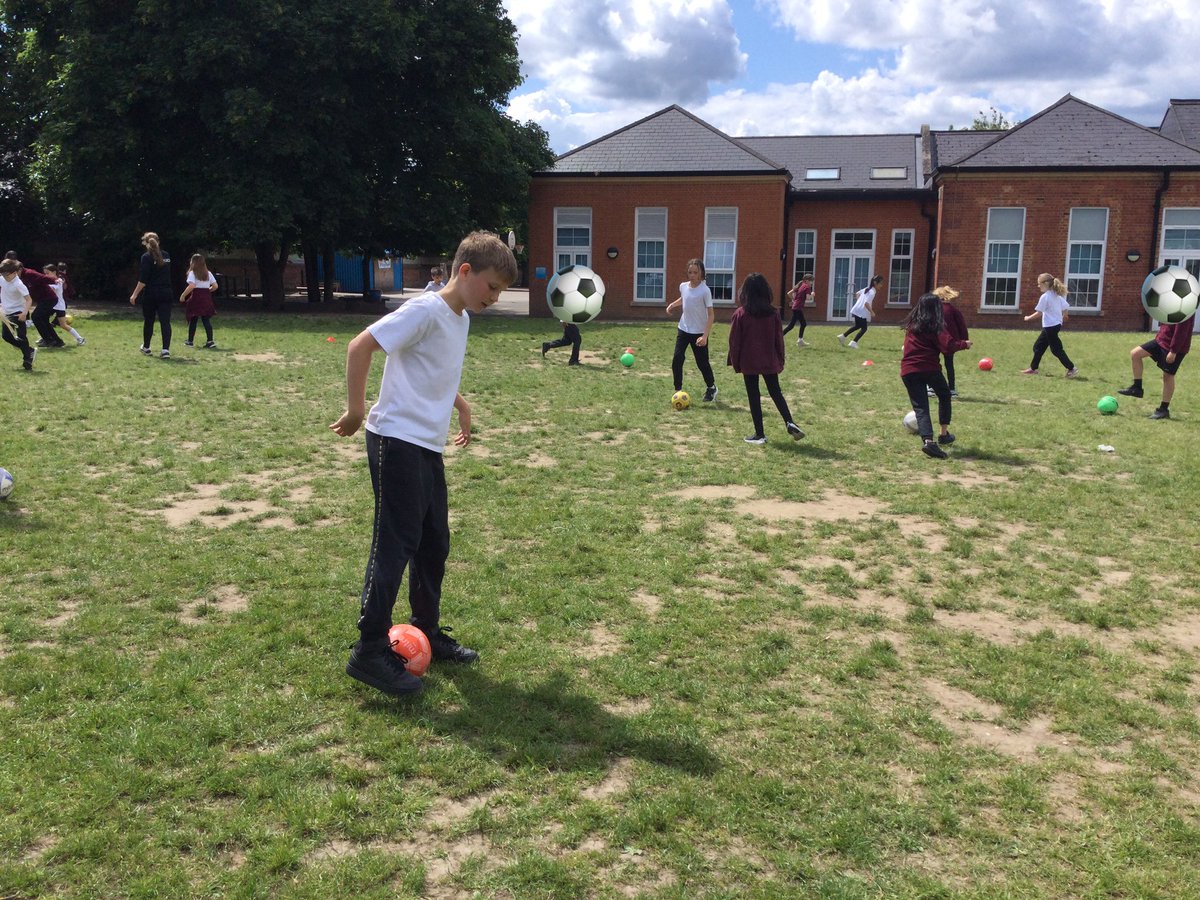 ThamesideSch's tweet photo. Year 4 enjoyed their first football session of the term with coach Gemma. #year4tps #lionstps #leopardstps #petps https://t.co/f4YO5scnGj