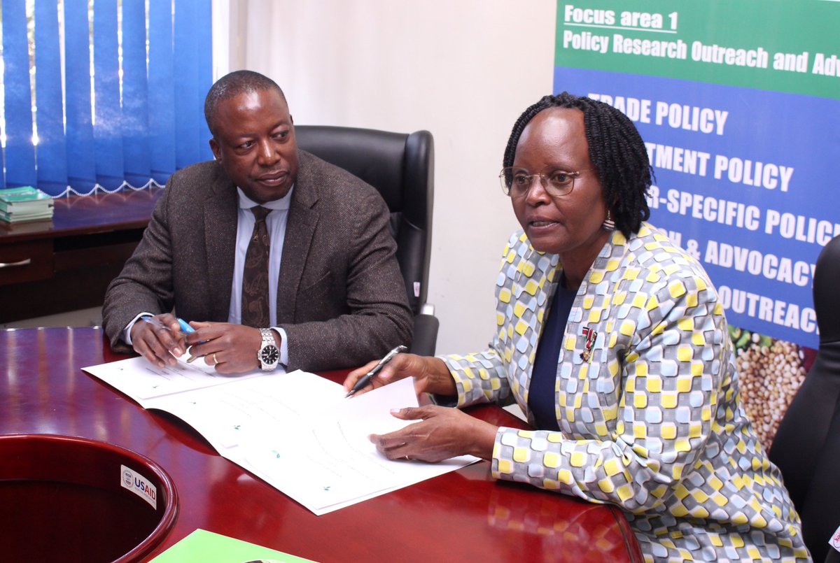 COMESA_HQ's tweet photo. #ACTESA &amp; #ISAAA AfriCenter sign MoU to implement the #COMESA #Biotechnology Implementation Plan. Partnership will boost awareness, combat misinformation, &amp; enhance #media capacity on #Biotech &amp; #Biosafety. In turn creating a one-stop source for regulatory systems. #Agriculture https://t.co/z5cqCXIV9o