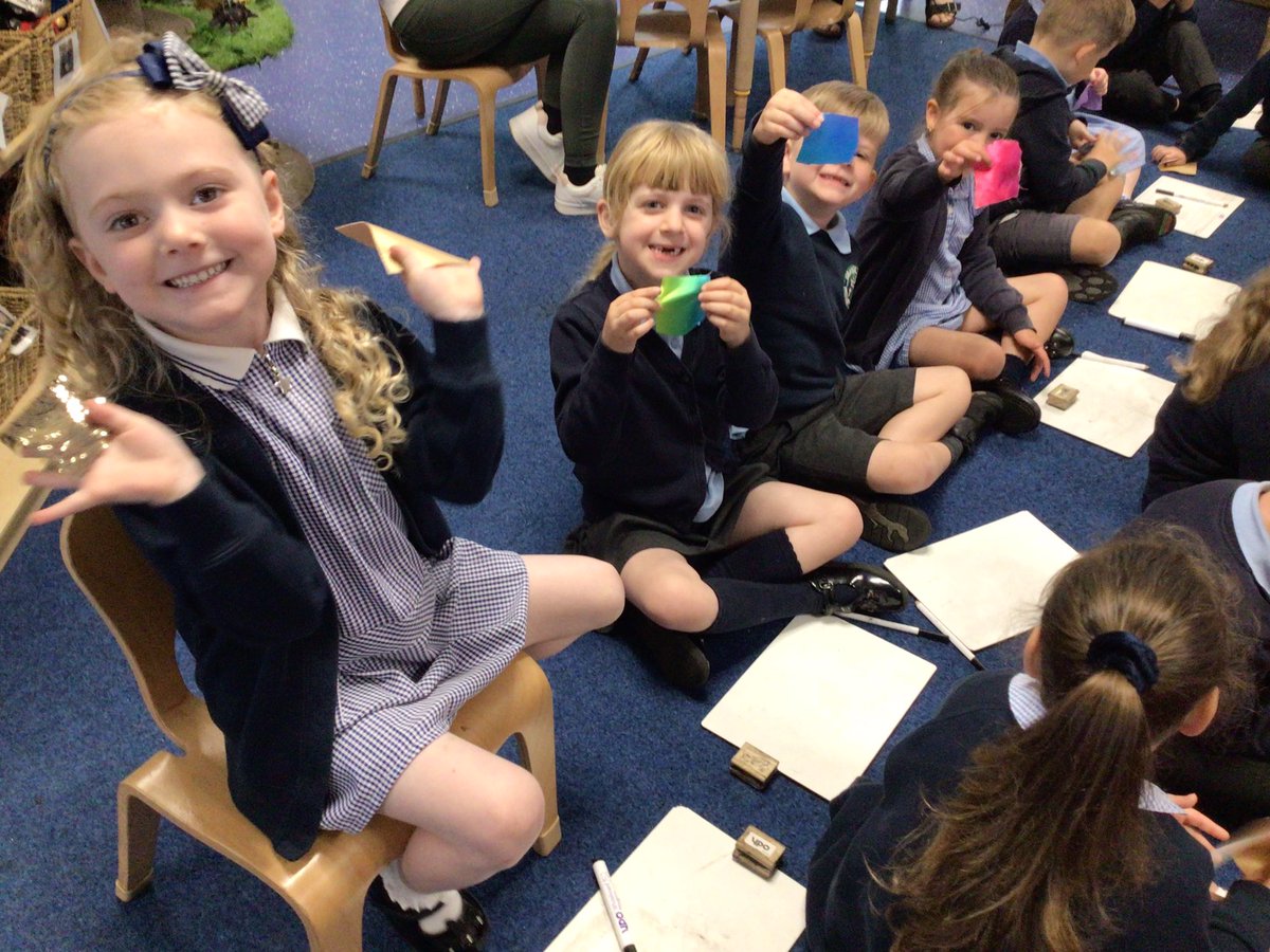 ReceptionGV's tweet photo. This week we are readingThe Rainbow Fish. We explored with different materials similar to the rainbow fish and thought of some wonderful vocabulary. 🐠 #TheWriteStuff #OMARinaction #POWERScurriculum https://t.co/Ehmuj8abta