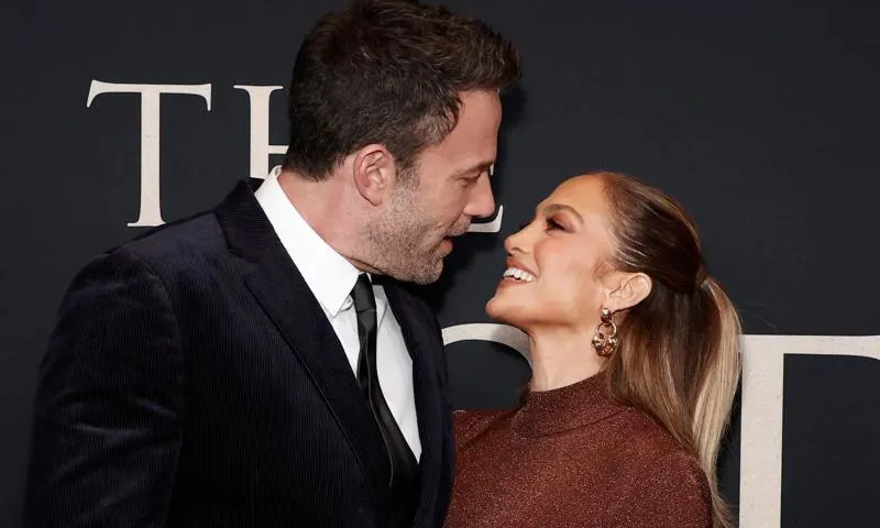 Farandula_Ccs's tweet photo. Jennifer Lopez y Ben Affleck ponen en venta su mansión en Beverly Hills https://t.co/rErzCoj3cR https://t.co/Sce0WtEfPH