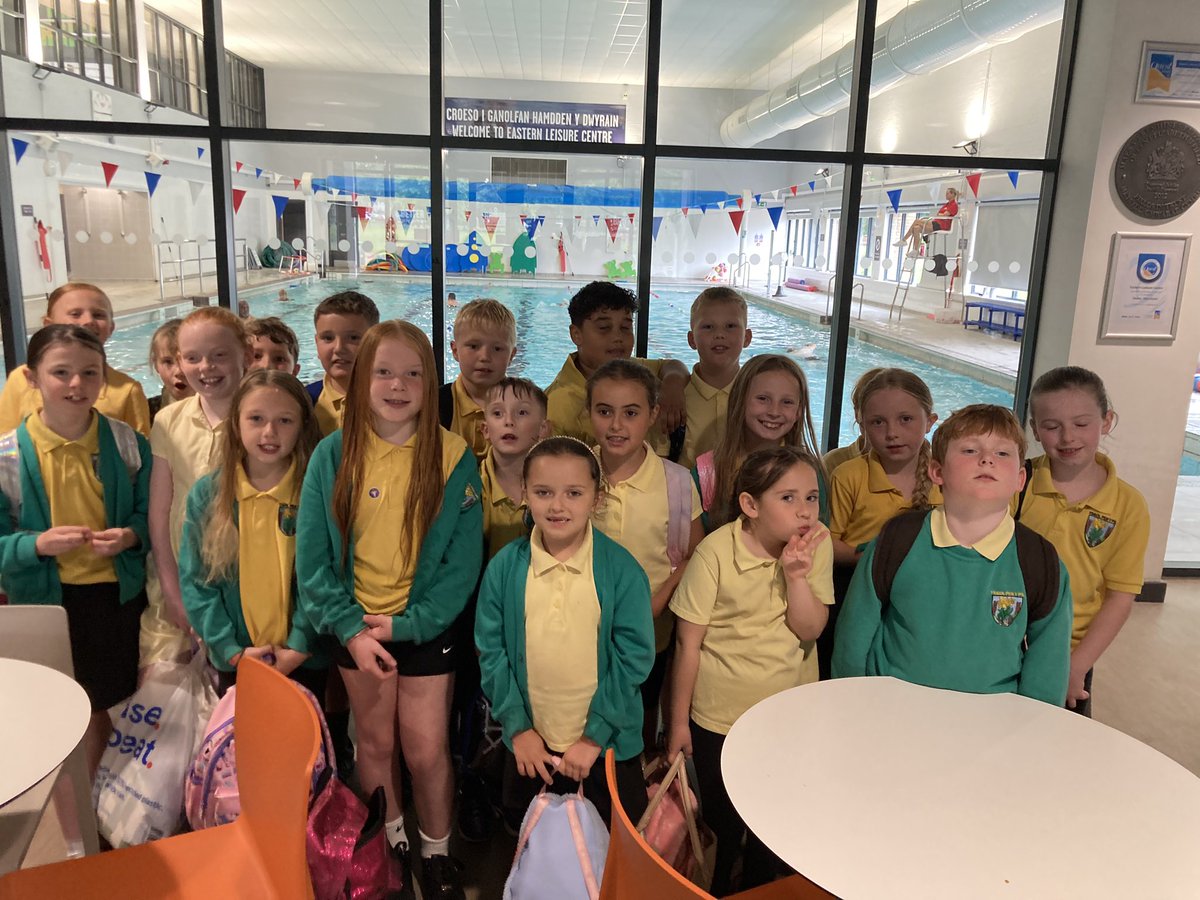 MrBeardPYP's tweet photo. Blwyddyn 3 wedi mwynhau gwersi nofio yn fawr iawn. Year 3 have really enjoyed their swimming lessons. 🏊🏻🏊🏼‍♀️😀 @YsgolPenyPil https://t.co/ikhEUoet81