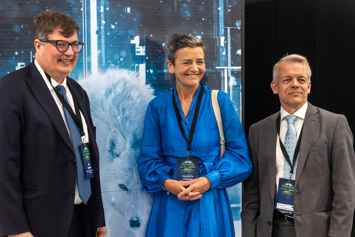 CSCfi's tweet photo. 🌍 We are all set in CSC's Kajaani data center to kick off the #DestinationEarth launch event!

Join the event via live stream (13:00-16:30 EEST) 👉 https://t.co/jUNcnpZeOu

#DestinE @DigitalEU @FutureTechEU @EUkomissio @eumetsat @ECMWF @ESA_EO https://t.co/YvtR1YTZty