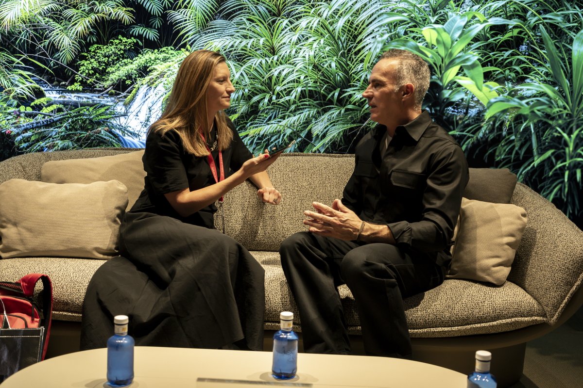 interiorcontra's tweet photo. #ENTREVISTA 👉️"Información y criterio va a ser mucho más importante que cualquier otra cosa", dice el #diseñador y #arquitecto Ramón Esteve. Lo entrevisto por su nueva colección #outdoor LUNA para #Vondom.🩵Foto de Alfonso Calza

Lee la entrevista↘️
https://t.co/rEwvdze13n https://t.co/ZiyE5MNB2m