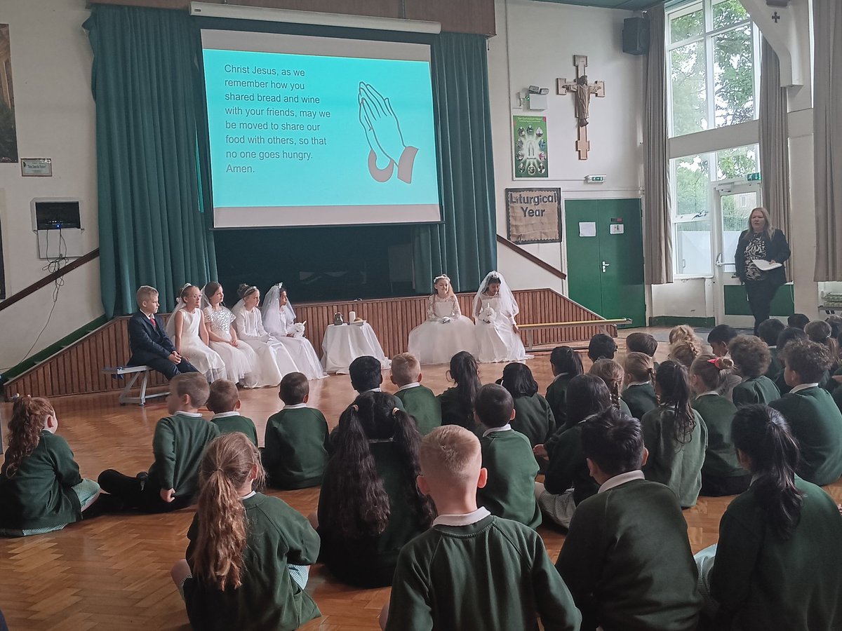 olvschool's tweet photo. We had a beautiful liturgy this morning to celebrate our Year 4 children who made their First Holy Communion yesterday. Congratulations to them all. #olvRe @bcw_cat https://t.co/OGh0crRkIr