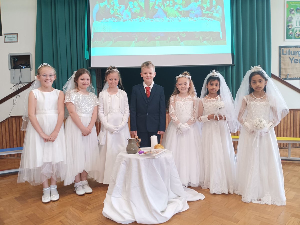 olvschool's tweet photo. We had a beautiful liturgy this morning to celebrate our Year 4 children who made their First Holy Communion yesterday. Congratulations to them all. #olvRe @bcw_cat https://t.co/OGh0crRkIr
