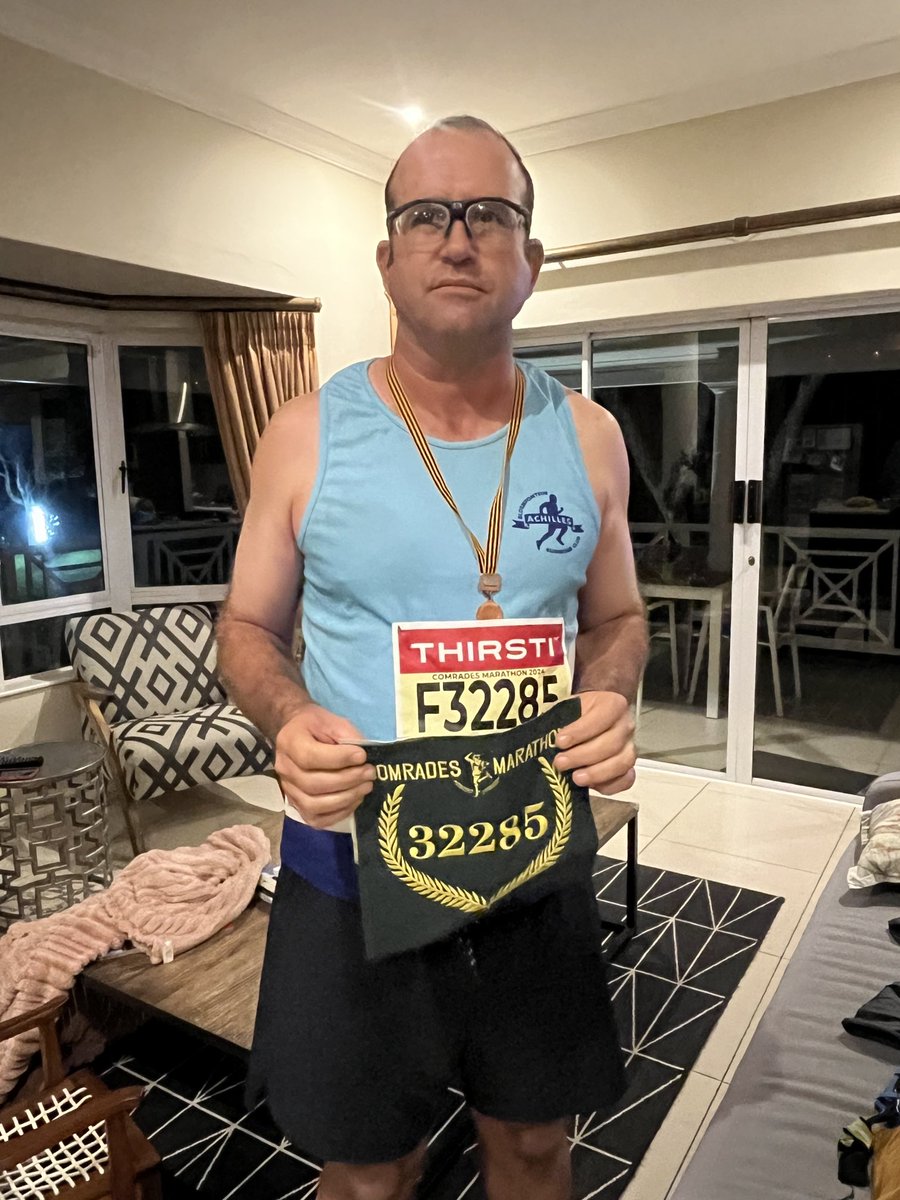 PasekaPienaar's tweet photo. Ek voel soos jong bruid vandag, seer maar tevrede, sweet bloed ‘n paar blou toonnaels, maar ek het my groennommer.🙏🙏🏃🏻‍♂️🏃🏻‍♂️🏃🏻‍♂️#Greennumber ⁦@ComradesRace⁩ https://t.co/FtiqOLR6GN