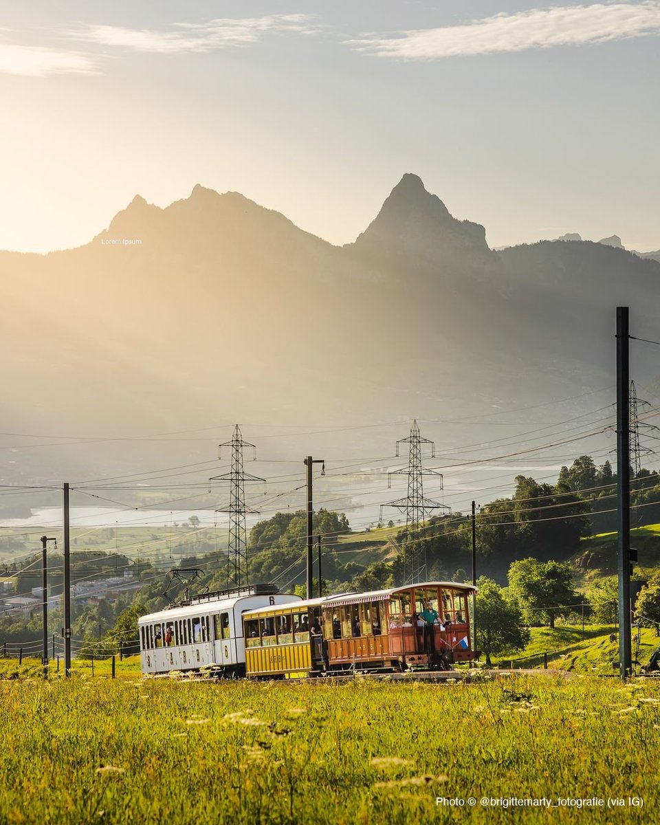 MySwitzerland_i's tweet photo. Buon inizio settimana con questo scatto dalla Rigi Bahn, che ha da poco compiuto 149 anni di attività! 🇨🇭🚞 Un vero orgoglio svizzero.

📸 https://t.co/C5W5Pq3e1I

#svizzera #rigi #rigibahn https://t.co/qjHnq9rKEO
