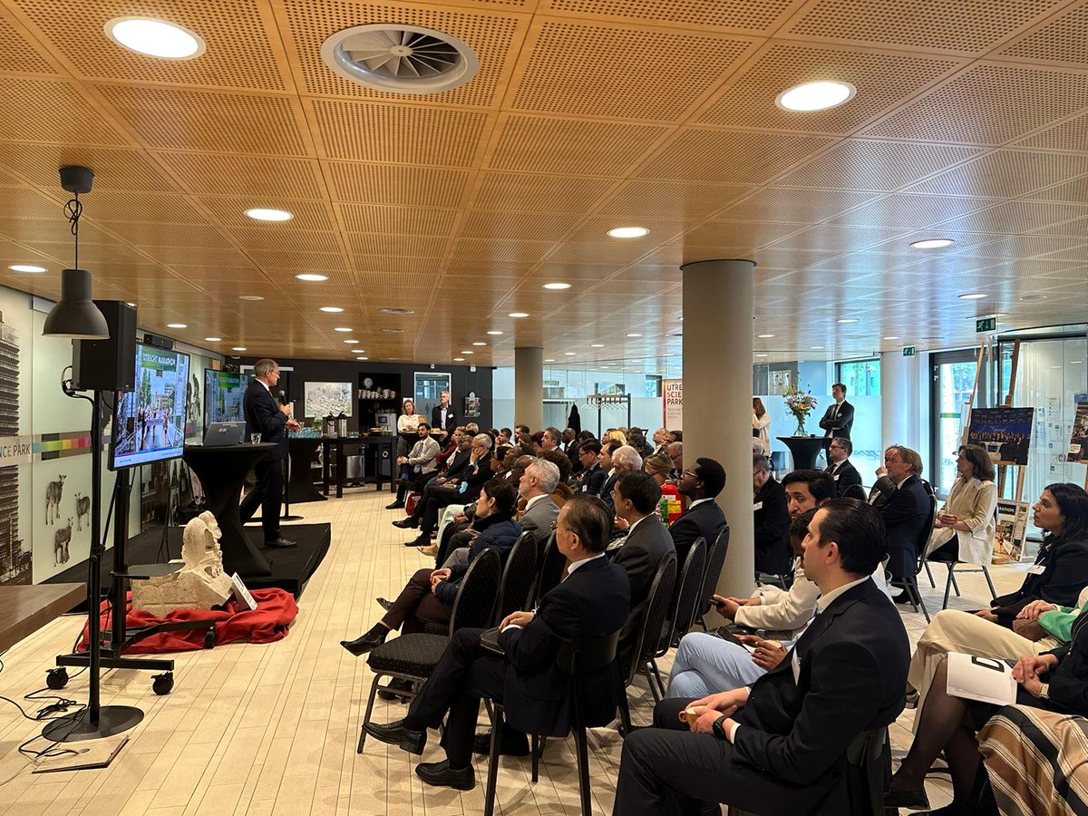 Last friday the Heads of Mission to the Netherlands visited Utrecht region for a special working visit, including the Utrecht Science Park. The ambassadors were very impressed by the unique concentration of knowledge at the Utrecht Science Park. Read more >shorturl.at/cv99h