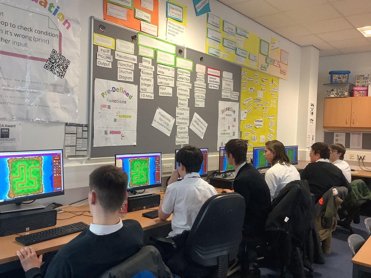 FHSComputing's tweet image. Miss Mutter’s Senior games class are engaged in their @PlayBlooket starter on game genres 

#weareFHS #FHSDigiLearn