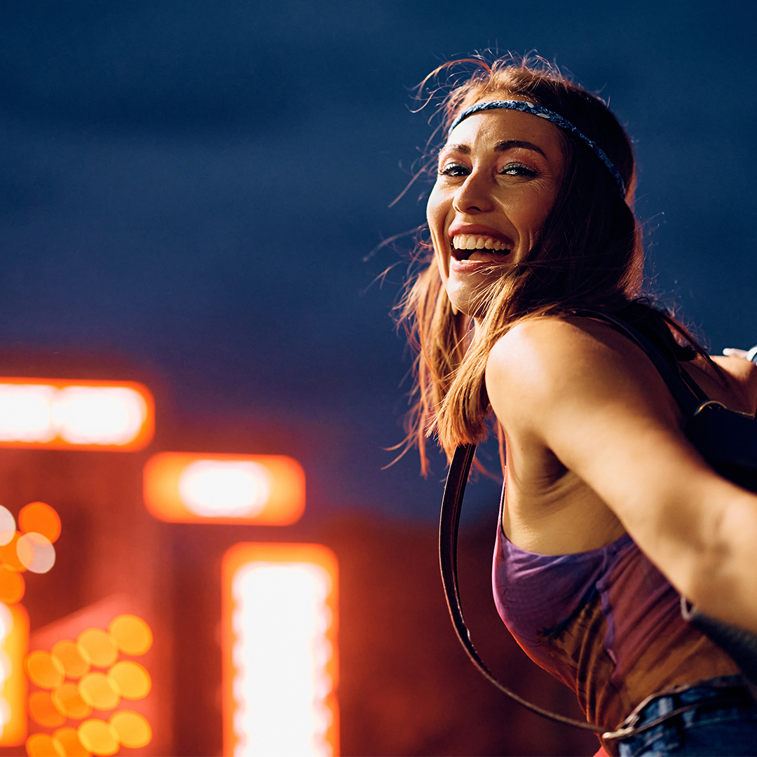 Lenstore's tweet image. Why picking lenses over glasses for festival season will have your eyes ready to rock! 🎵 loom.ly/2Uvle7c
#lenstore #festival #music