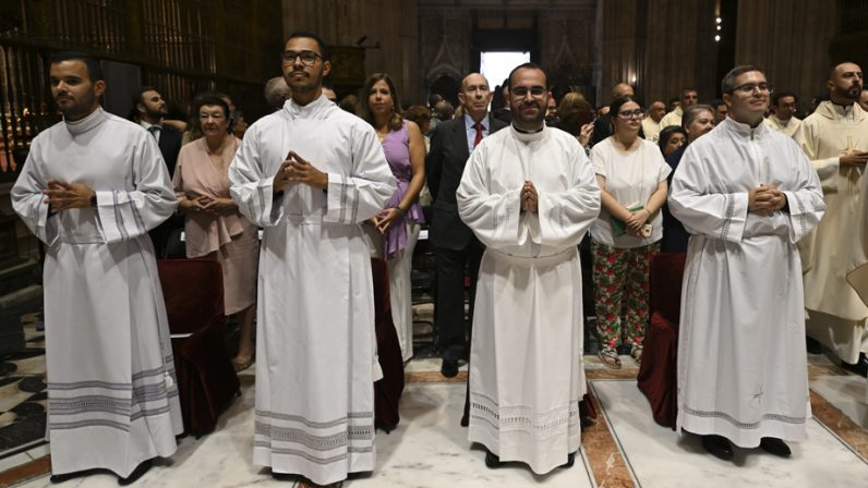 La Iglesia en Sevilla celebrará la ordenación sacerdotal de cuatro diáconos el 15 de junio en <a href="/CatedraldeSev/">Catedral de Sevilla Oficial</a> 🙏 archisevilla.org/la-iglesia-en-…
