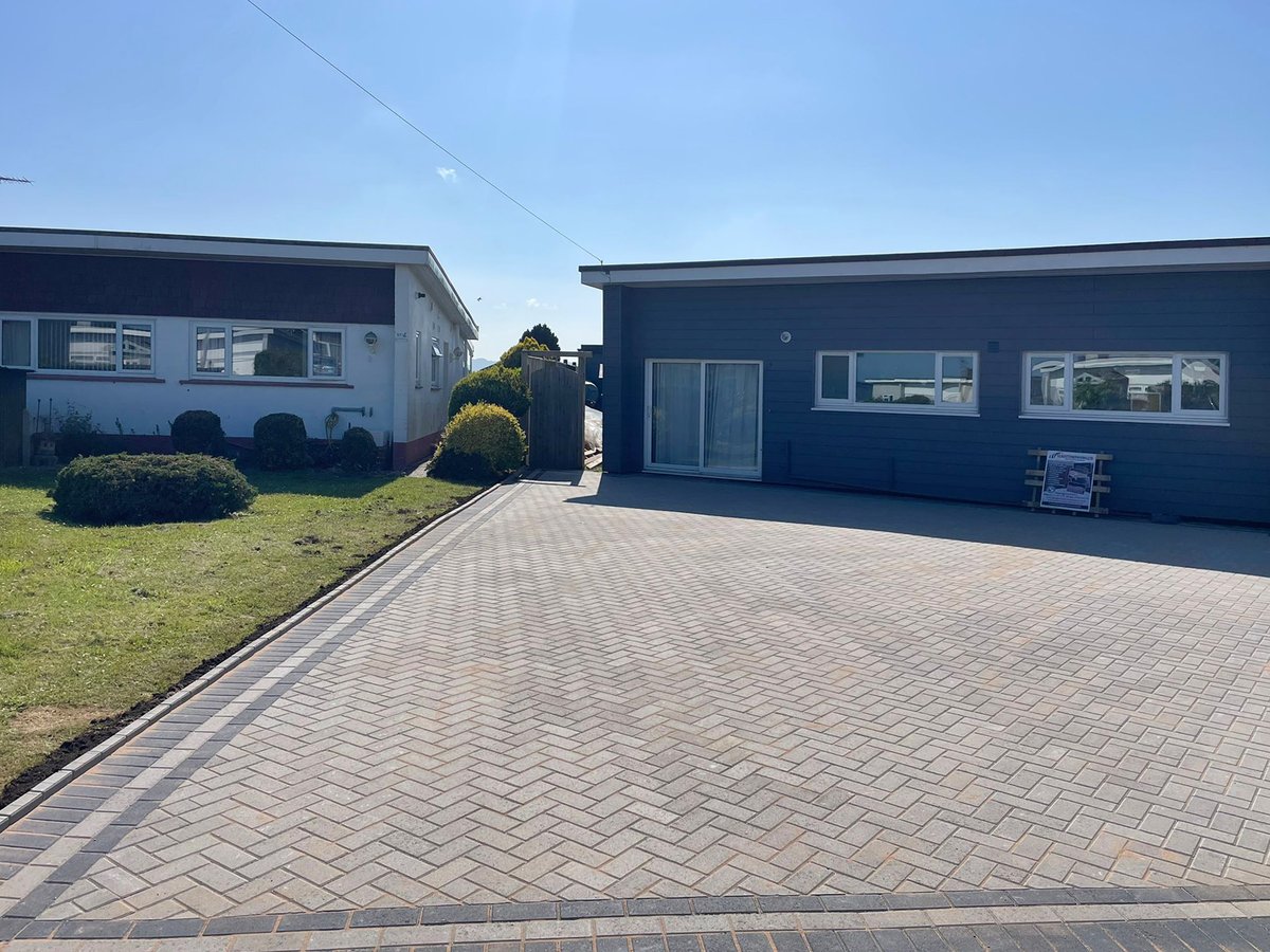 paving_sussex's tweet photo. ๐จWe have just completed our latest project in Pevensey Bay ๐
๐ฅ These before & after images show the impact a โ
new blocked paved driveway can have on the curb appeal of your home. โ๏ธ01323 887 678
#gladstonepaving #blockpaving #driveways #patios #patio #landscaping #paving https://t.co/VqwZtQozhM