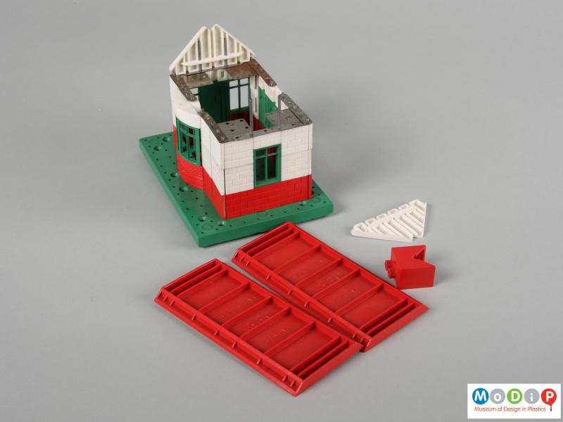 CreuArch's tweet photo. I remember finding a Bayko construction set in my grandparents’ house as a child. Should we reintroduce a similar kit of parts for constructing various house types in today's world? https://t.co/MxMcwF6eNO #kitofparts #constructionplatform https://t.co/JMVbN0hXCg