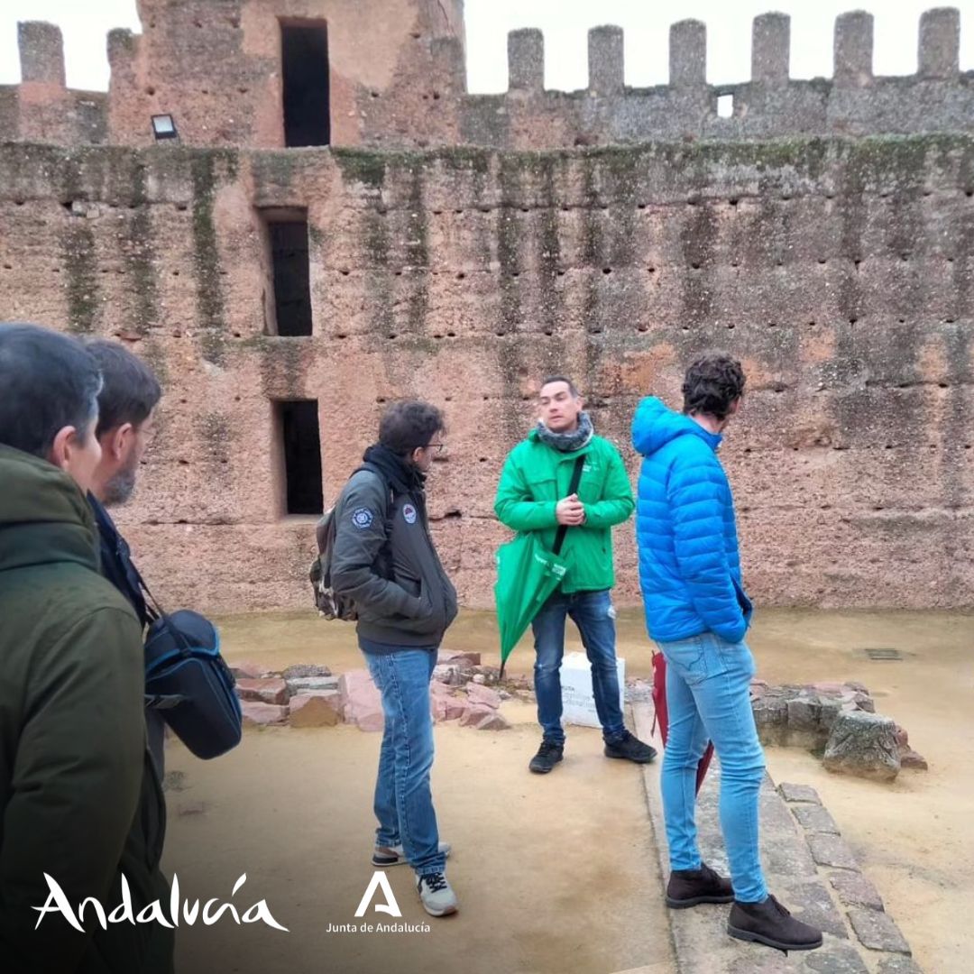 TurJaenAsoc's tweet photo. En tu visita a 📍 Baños de la Encina te recomendamos explorar su rica historia con La Encina Turismo.

El principal atractivo de la zona es su imponente Castillo, uno de los más antiguos y mejor conservados de Europa. 
https://t.co/FyJag4gVpY

#turismojaen #turismo

@andalucianet https://t.co/UBpxkQJ4Ht