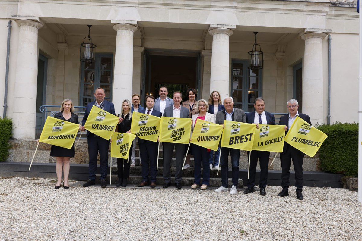 regionbretagne's tweet photo. La #Bretagne, terre de #cyclisme !

@LeTourFemmes 2025 s'élancera de #Vannes et traversera 2 départements bretons avant de poursuivre sa route en #France. https://t.co/48zMAfT97A