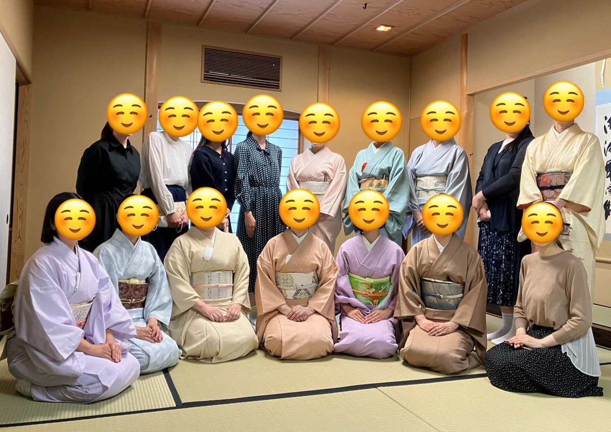 g_leaf5663's tweet photo. 模擬茶会のお花とお菓子です。
緊張した中にも和やかな会となりました。
また次の機会に向けてお稽古に励みたいと思います。 https://t.co/wweOFfNlt9