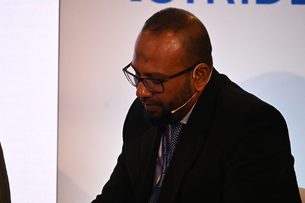 UNDPSriLanka's tweet photo. @UNDP @UNDPasiapac @EU_in_Sri_Lanka @EU_Partnerships @UNDPEU @EU_FPI @UNDPDigital @PublicDigitalHQ @AzusaKubota @MalinHerwig @LaurenKahn1 @UNSriLanka @ajith_de_alwis @NationalInnova2 @Asia_Foundation @uojofficial @sarika_w @CitraLabLK @WorldBank @sarvodayalanka Panellists Indika Perera, Key Expert, Alt Dispute Resolution, @SEDRSriLanka-@lkBritish; Sulakshana de Mel, Gender Consultant #CDLG; Tawfik Sarifa, Arafah Nagar Community Center & Sinnathamby Sooriyakumari, President, @OfERRCeylon discussed the #challenges faced by #communities. https://t.co/rw4Ceu0DoO