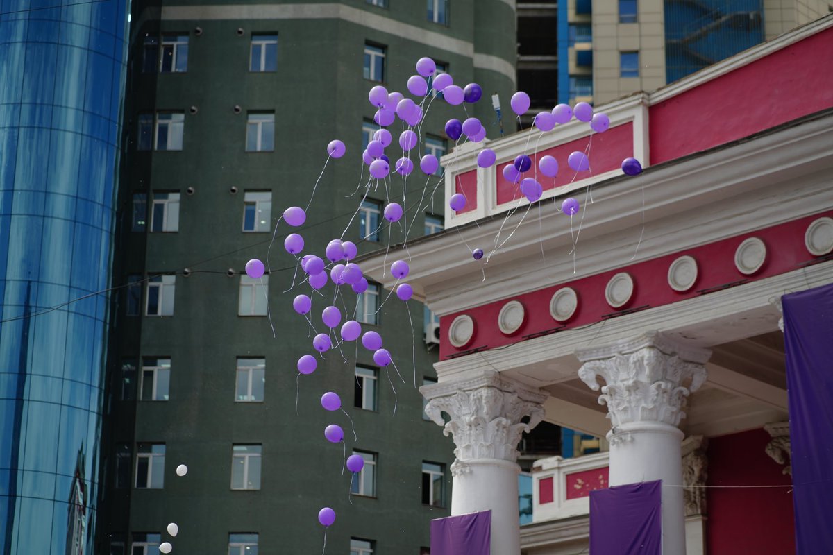 Ардчиллаа бэхжүүлэх, эдийн засгаа тэлэх, авилгалд хариуцлага тооцохоор ХҮН намын салбар бүрийн мэргэжилтнүүд Монгол Улсынхаа 3.5 сая иргэдтэй уулзаж бодлогоо танилцуулахаар Таны хаалгыг тогшиж байна.

Залуусаа, эрхэм ахмадуудаа, найзуудаа, ХҮН намын мэргэжилтнүүдийг чанга