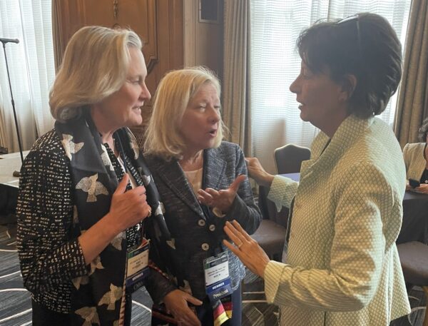 Powerful women at work! - <a href="/PamMangat2/">Pam Mangat-Dhaliwal</a> 
<a href="/jrgralow/">Julie Gralow</a> <a href="/ASCOPres/">Eric J. Small, MD, FASCO</a> <a href="/lynn_schuchter/">Lynn Schuchter</a> <a href="/ASCO/">ASCO</a> @NCIGopal <a href="/EnriqueSoto8/">Enrique Soto</a> <a href="/BrainTumorDoc/">Manmeet Ahluwalia, MD, MBA, FASCO</a> <a href="/VivekSubbiah/">Vivek Subbiah, MD</a> 
oncodaily.com/81095.html 

#ASCO #Oncology #Leadership #OncoDaily #WomenInMedicine #Cancer #ASCO24