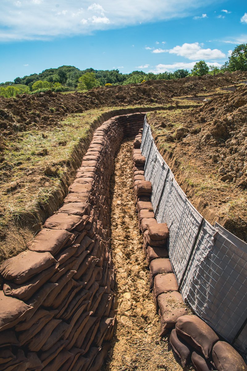 CDC1REG's tweet image. Le #1REG marche dans les pas des anciens sapeurs-bâtisseurs de la @LegionEtrangere à Castelnaudary.

La 1e compagnie perpétue la tradition d’excellence et de savoir-faire à travers ses travaux de tranchées à la ferme du Cuin, au profit de la 2CEV du @4RE_CDC 🟢🔴