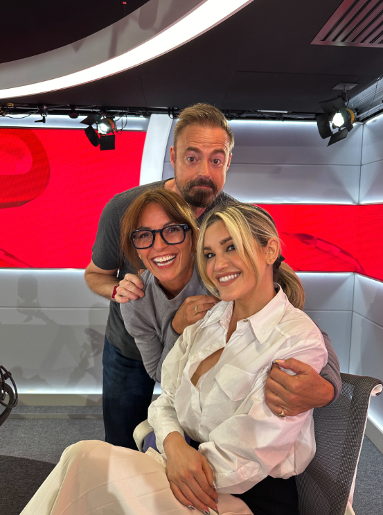 Heart East (@hearteast) on Twitter photo Welcome <a href="/ThisisDavina/">Davina McCall</a>! You are live on Heart Breakfast please do not swear!🙌🤣❤️
Listen live on <a href="/GlobalPlayer/">Global Player</a>, the official Heart app 👉globalplayer.com/live/heart/mil… Welcome <a href="/ThisisDavina/">Davina McCall</a>! You are live on Heart Breakfast please do not swear!🙌🤣❤️
Listen live on <a href="/GlobalPlayer/">Global Player</a>, the official Heart app 👉globalplayer.com/live/heart/mil…