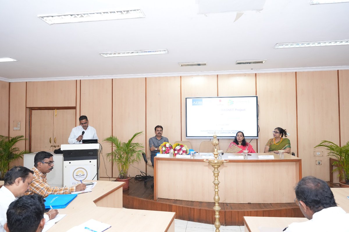 VAMNICOM_Pune's tweet photo. A Training Programme for Farmers under Maharashtra Agri-Business Network (MAGNET) Project, Govt. of Maharashtra has been organized by FoodChain ID in Collaboration with VAMNICOM. #MAGNETProject #MaharashtraAgribusiness #FarmerTraining https://t.co/cEAkIRxz4L