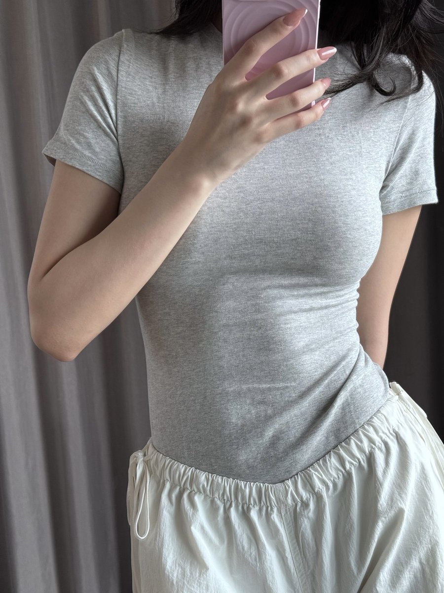 バレー部の中で2番目に大きいです...

生理中なので張りがあります。

　※保存OK（♡・リプでdm）