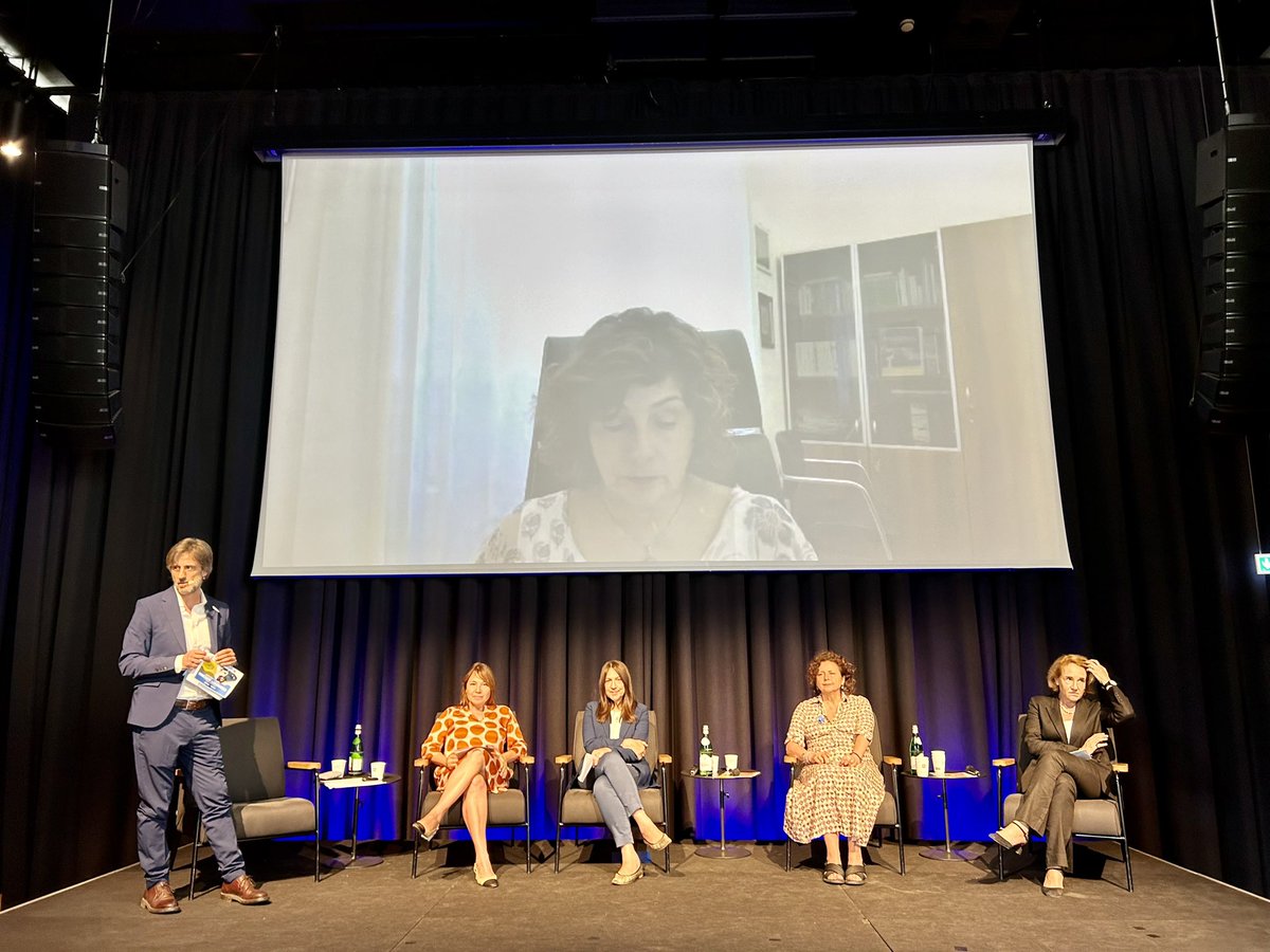 Refugees Welcome IT tweet media