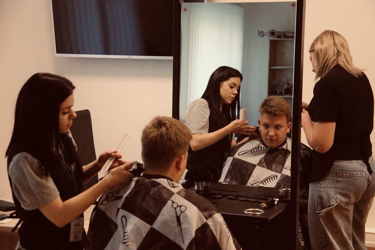 WCRGrudziadz's tweet photo. Rozpoczynamy szkolenie podstawowe ochotników projektu #WakacjezWojskiem w #CentrumSzkoleniaLogistyki. 
Przyszli żołnierze zostali, umundurowani oraz zakwaterowani. Przed ochotnikami 27 dni intensywnego szkolenia, które 6 lipca zakończy się uroczystą przysięgą wojskową. https://t.co/tn1uAXuOlH