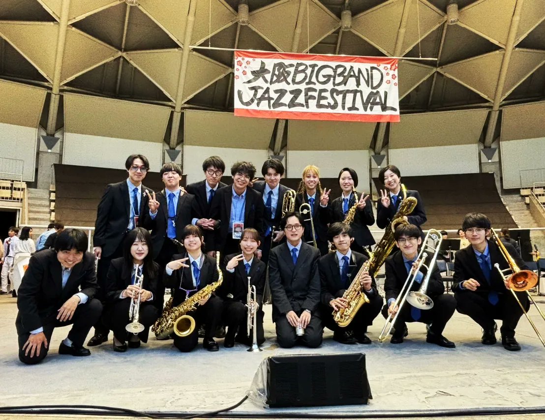 RUSH_JE's tweet photo. 【ライブレポート③】
昨日、大阪BIG BAND JAZZ FESTIVAL 2024に出演させていただきました！！

心配されたお天気もなんとか耐え、多くのお客様に観ていただけました。今年は全国各地のバンドも参加しており、良い交流機会となりました。

また、協賛いただいた皆様には改めて感謝申し上げます🙇 https://t.co/rHq3rJZzaX