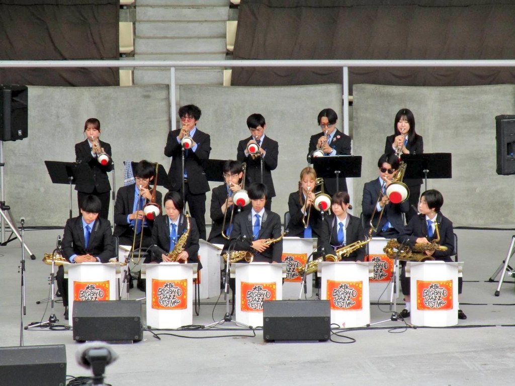 RUSH_JE's tweet photo. 【ライブレポート③】
昨日、大阪BIG BAND JAZZ FESTIVAL 2024に出演させていただきました！！

心配されたお天気もなんとか耐え、多くのお客様に観ていただけました。今年は全国各地のバンドも参加しており、良い交流機会となりました。

また、協賛いただいた皆様には改めて感謝申し上げます🙇 https://t.co/rHq3rJZzaX