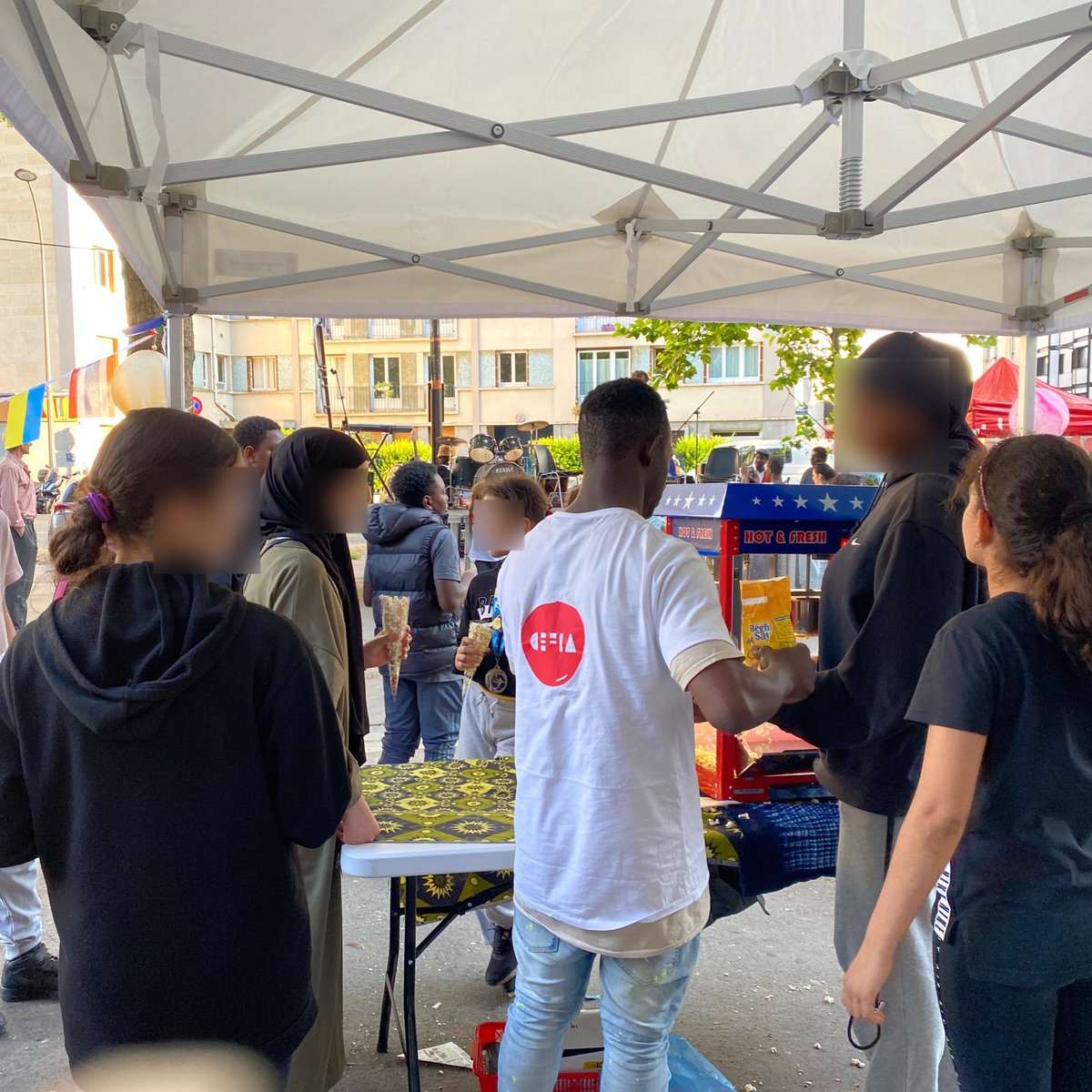 cscefia's tweet photo. Merci à tous d’être venus aussi nombreux à la fête de quartier. 
Merci à nos partenaires, @recycleriesportive @sytteen_17 @passerelles17 @conseilcitoyen17  @parisanim @acture @olabo_officiel @aecs17 @paris_maville , d’avoir rendu cette fête possible. https://t.co/0BlN4dZcxA