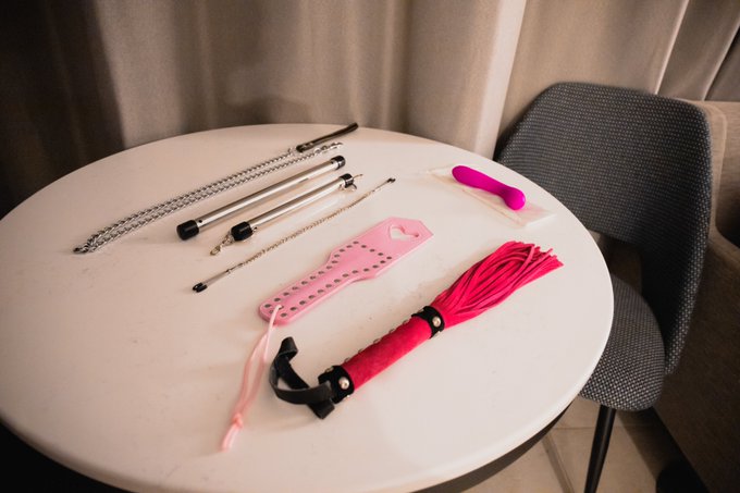 1st time setting up my business cards, I refuse to buy a new stack so I had to get artsy to update them<a href="/tag/mvsales"class="tags"><span>#mvsales</span></a>