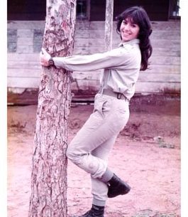 ChasmanShachar's tweet image. 11. השרה מירי רגב במדי היהלום שלה מתאמנת בטיפוס דרכה המושחתת מעלה.
(שחר תמחוק, זה לא טוב...)