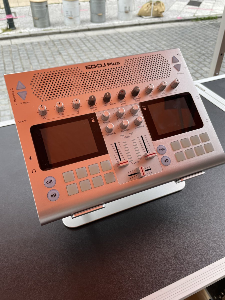 DJstelocio's tweet photo. FJ1用に購入したスタンドをイベントでGODJ Plus で試してみた！
今までのとは違い回るし高さも変えられるし、そこそこの重さにも耐えられるので使い勝手が良かったです！
FJ1で使うのが楽しみ😊

#fj1
#godjplus
#pcスタンド https://t.co/zn3IrJhlmW