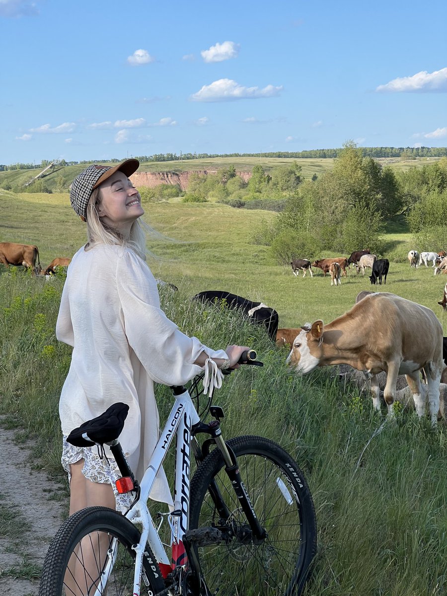 Gmmmmmm ☀️☀️☀️, fam! ❤️🪷☀️

I really love riding a bike! I love sports very much) 🚵

and when it’s also in a field with animals, then I’m incredibly happy! ☀️

I send you a great mood and you want to smile as often as possible today!✨🫂😊