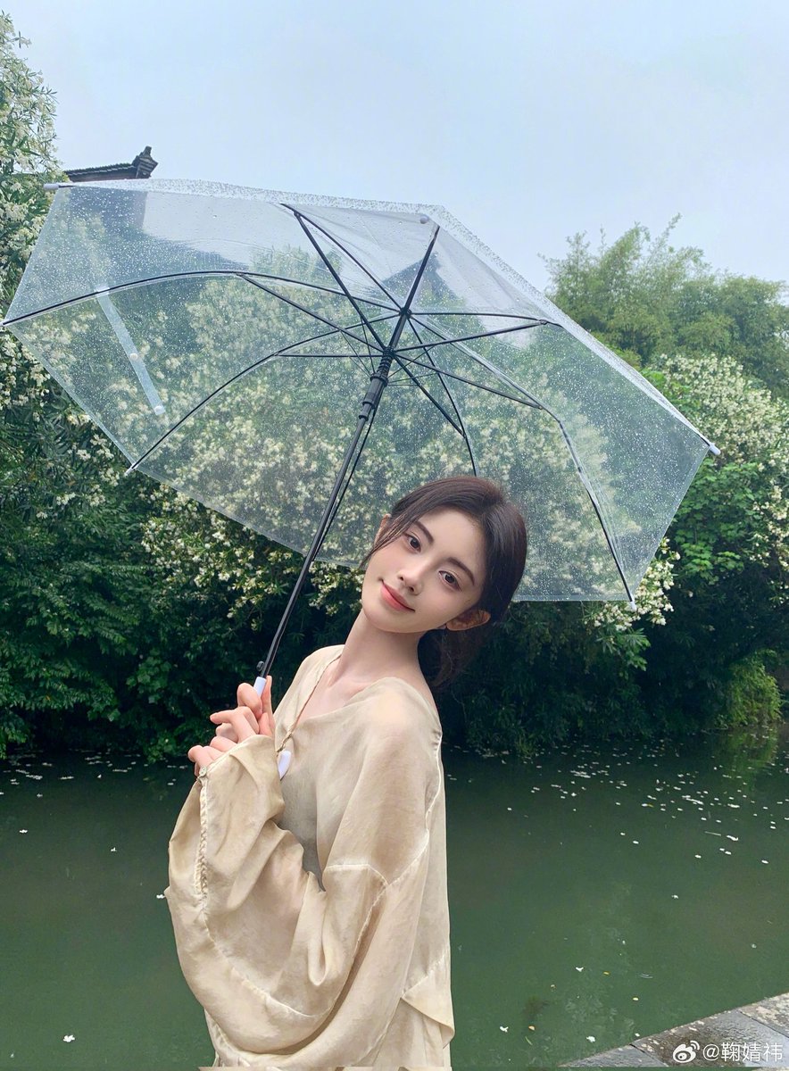 tangerineMMFC's tweet photo. weibo update
[/cp]- မိုးဖွဲဖွဲလေးနဲ့ကျန်းနန်☂️ ​​​

#JuJingYi #KikuChan
#UndefeatedJuJingyi_Myanmar https://t.co/6D6fuR80sz