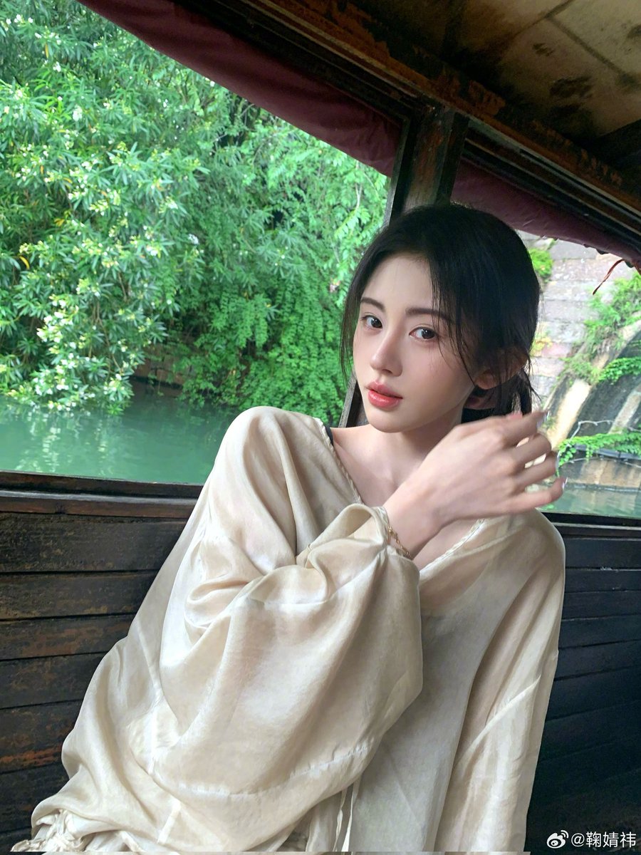 tangerineMMFC's tweet photo. weibo update
[/cp]- မိုးဖွဲဖွဲလေးနဲ့ကျန်းနန်☂️ ​​​

#JuJingYi #KikuChan
#UndefeatedJuJingyi_Myanmar https://t.co/6D6fuR80sz