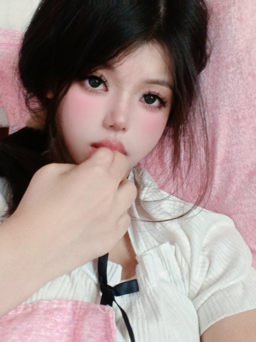 chenwanfan4's tweet photo. 床照流露 https://t.co/Ztbs4BVINS